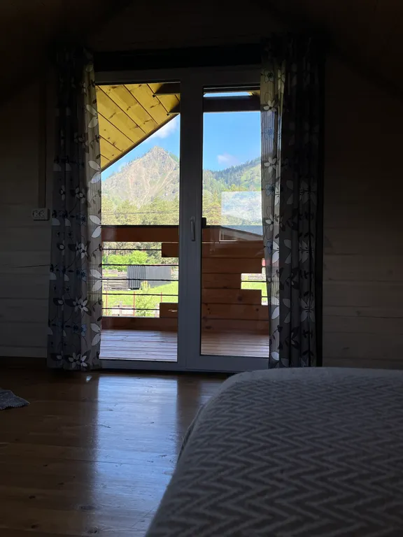 Уютный дом с видом на горы