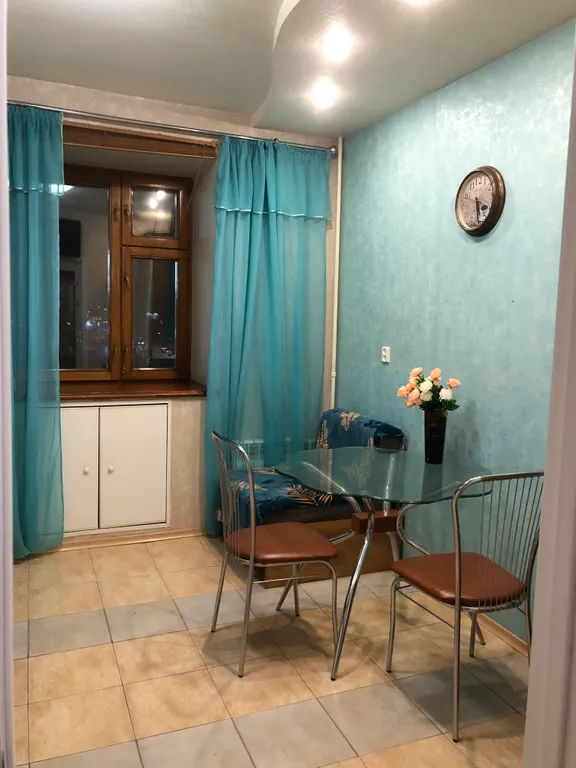 Уютная двушка в хорошем доме возле ЦУМа, рядом с Новогодней Елкой