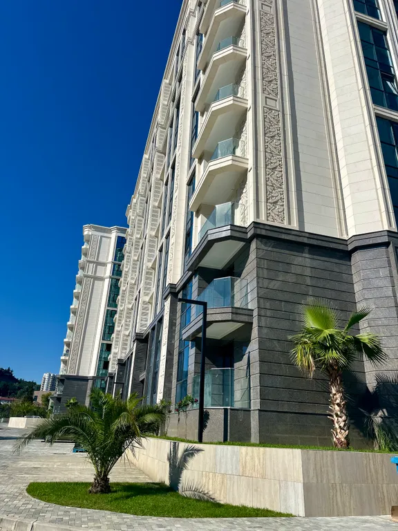 Дизайнерская квартира возле моря с балконом