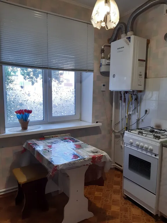 3-комнатная квартира с кондиционером без балкона у института, парка семейным