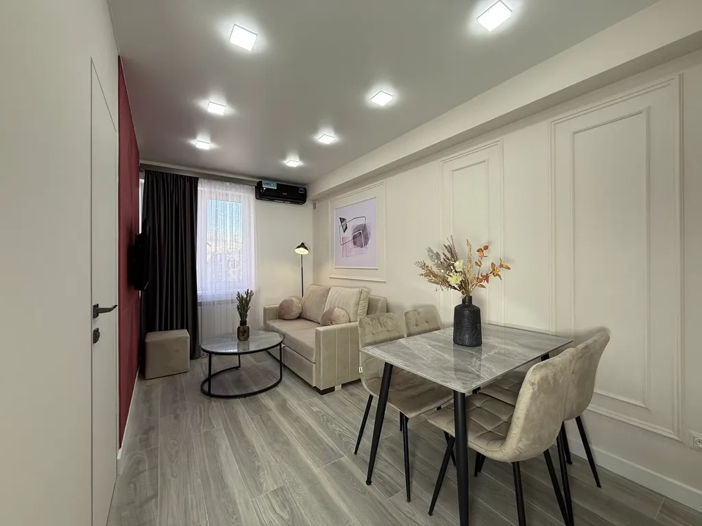 New trendy 1bd apt, Unbeatable location