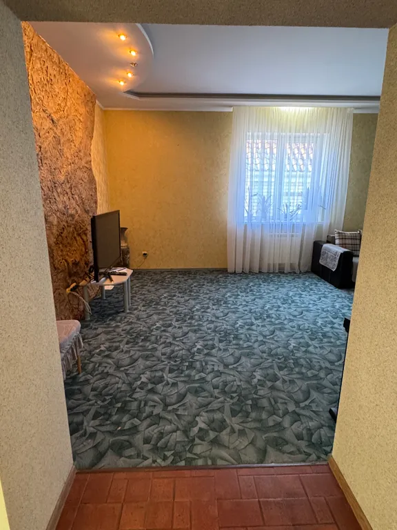 Дом с большим бассейном