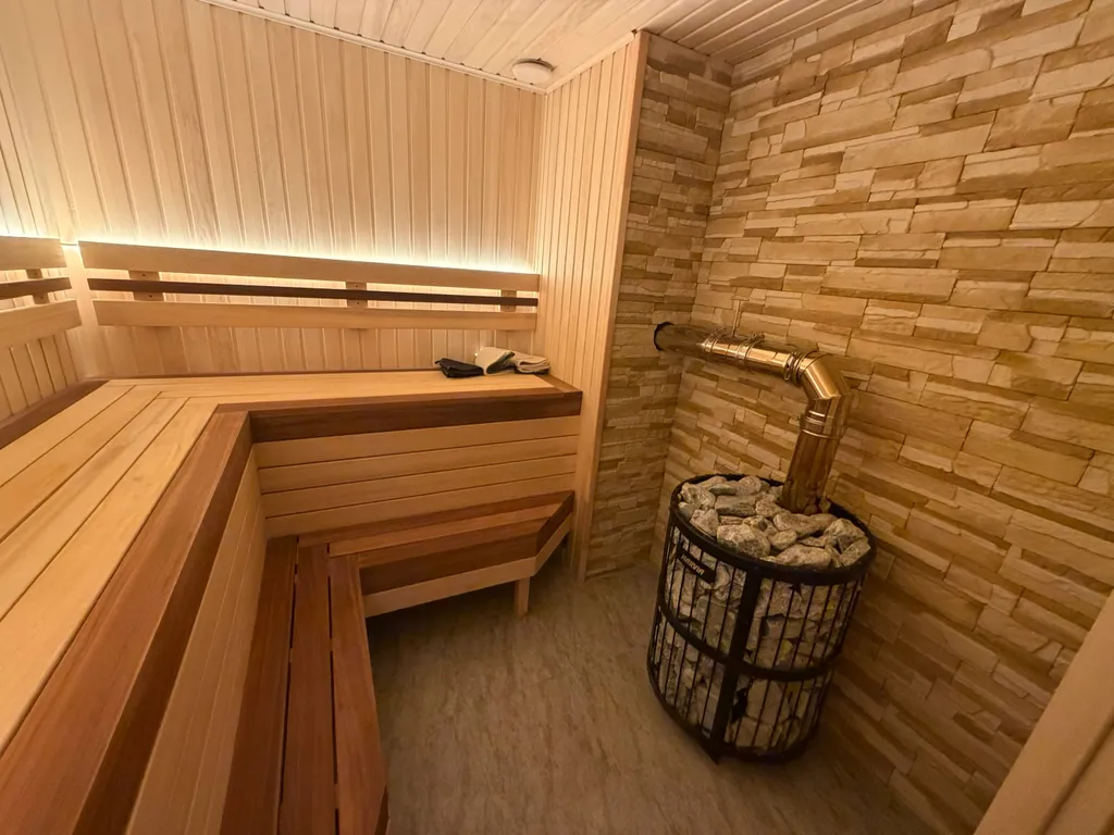 Дом с бассейном и 6 спальнями