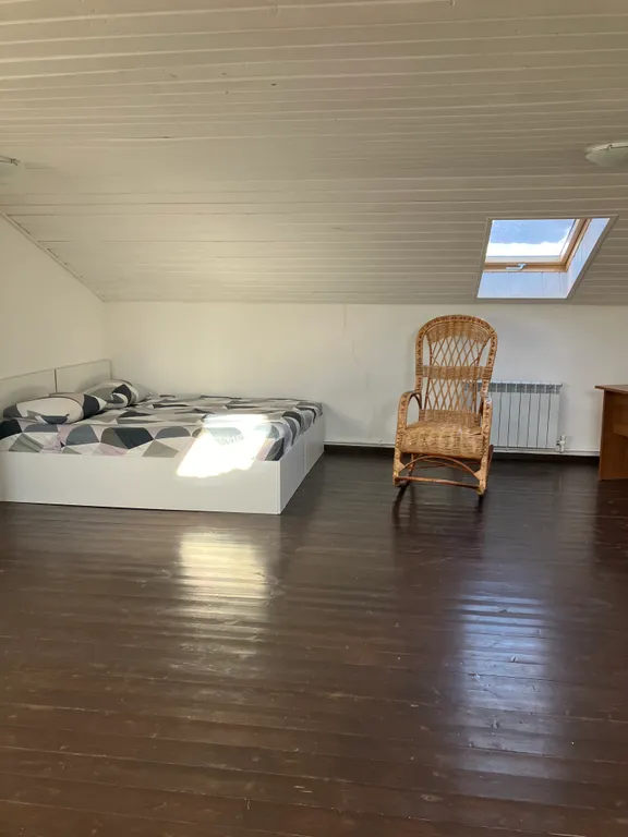 Трехэтажный коттедж с бассейном на берегу Волги