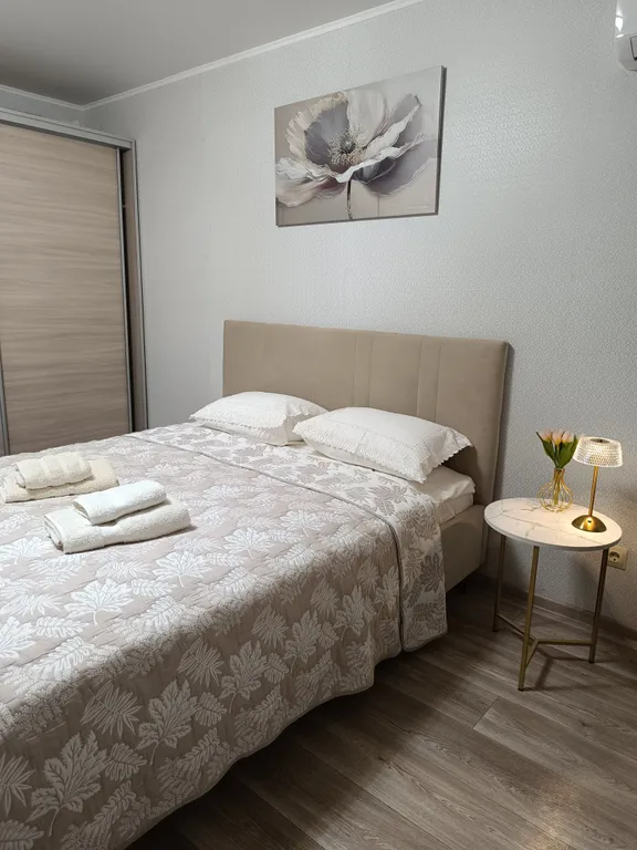 Уютная квартира в живописном месте рядом с аэропортом.