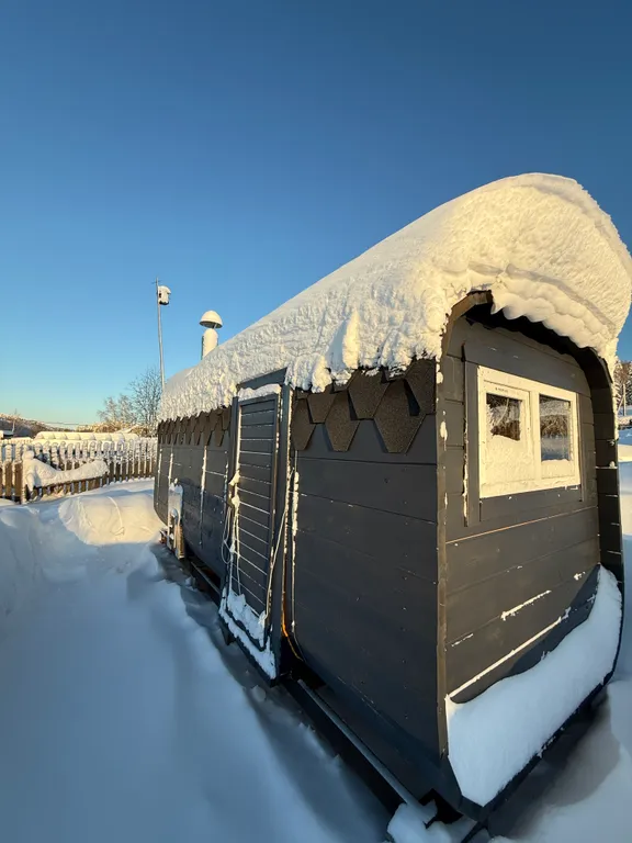 Домик на берегу реки Вишера
