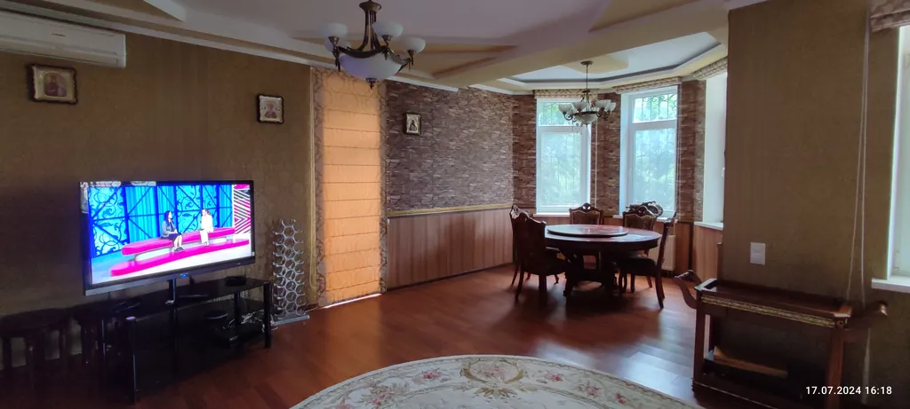 Уютный дом с бильярдом, видомом на горы и лес