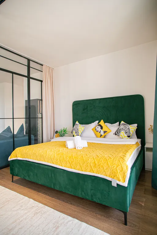 Евротрёшка с двумя спальными зонами рядом с ТРЦ MEGA