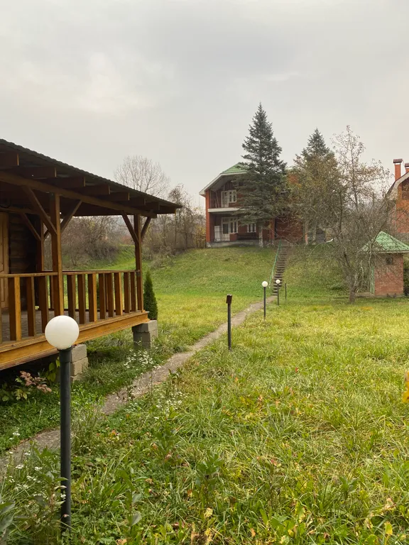 Дом на берегу реки