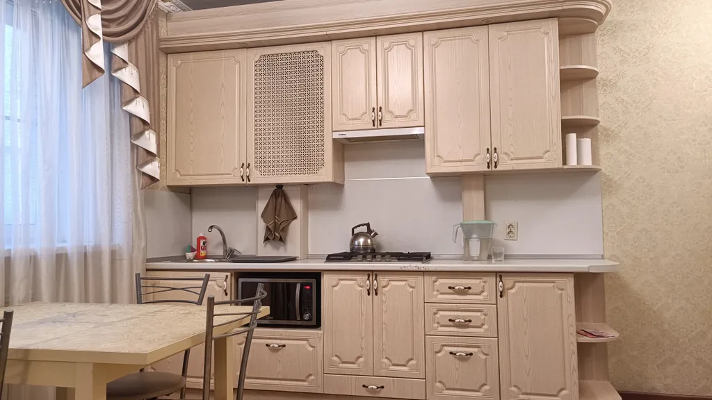 Уютная, светлая студия на первом этаже в тихом месте в центре города