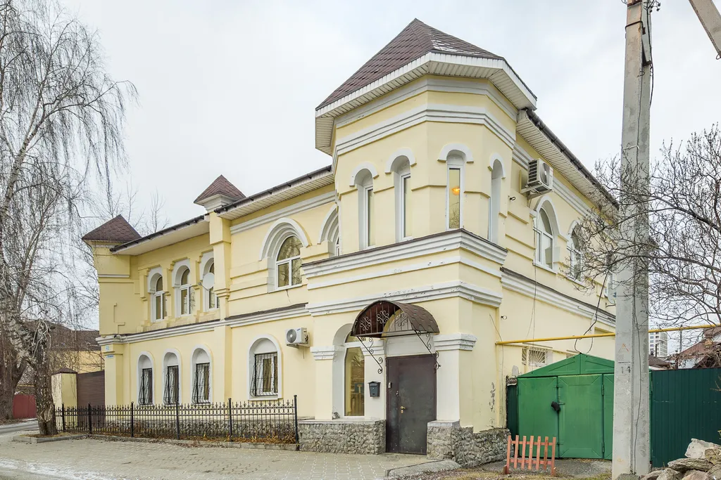 Дом со включённой стоимостью бассейна, сауны, бильярда, мангала