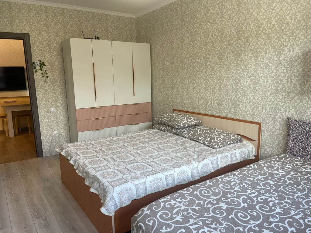 Коттедж 3 этажа, 4 комнаты.. В центре п. Небуг.