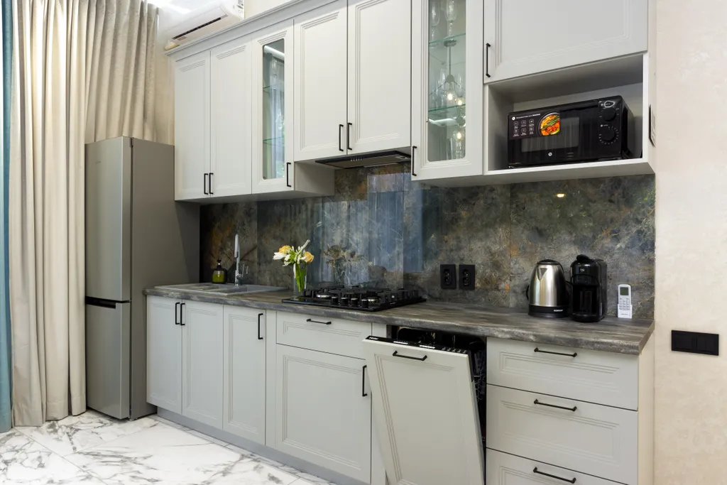 Новый коттедж c 9-ю спальнями бассейном и верандой