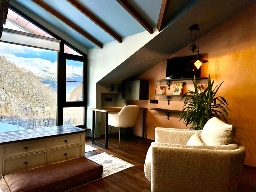 Двухуровневый апартамент с видом на горы