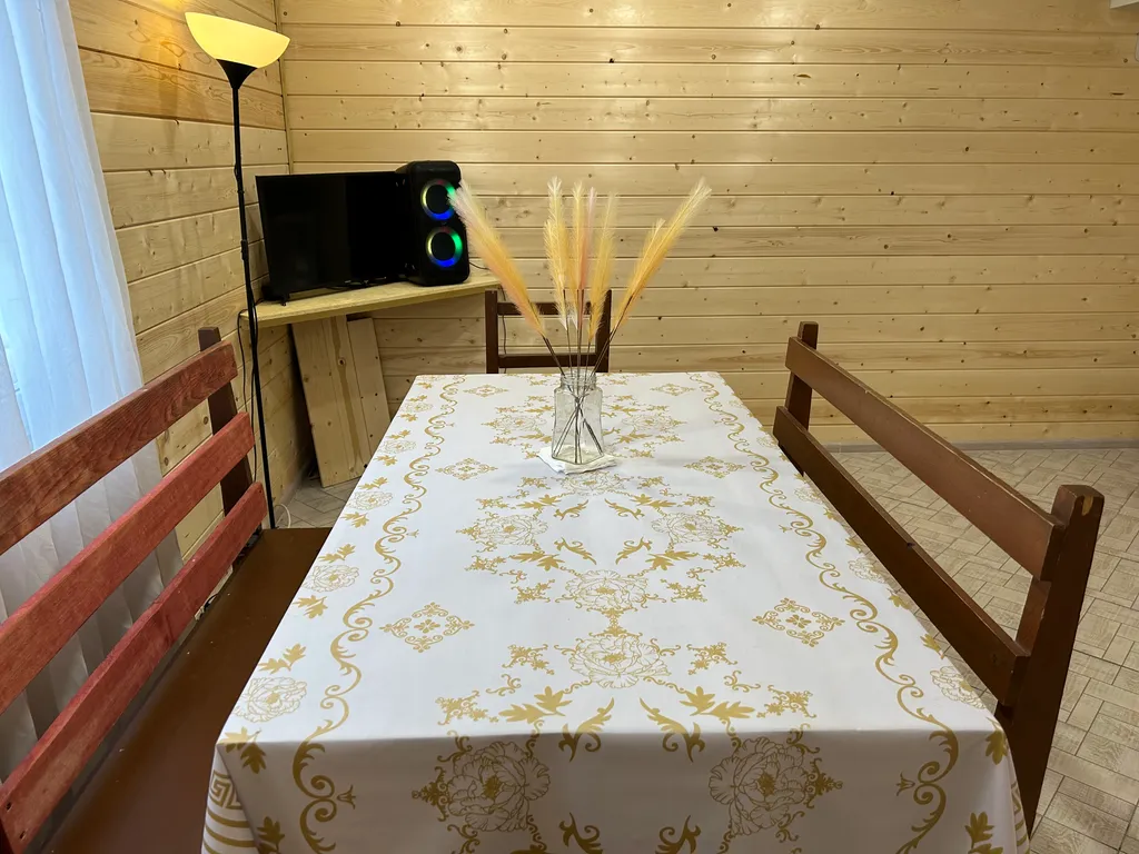 Домик в соснах с баней