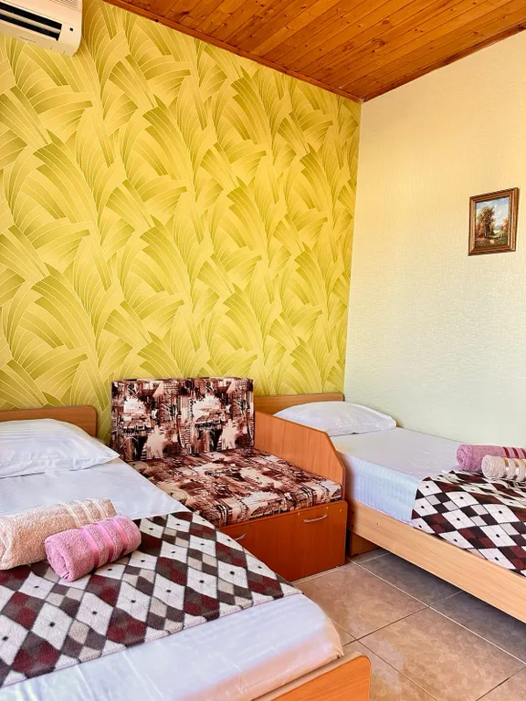 Недорогая комната с видом на горы