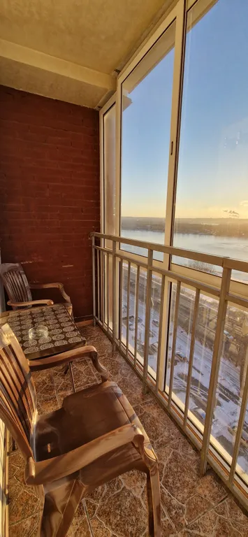 Студия с видом на реку Ангару