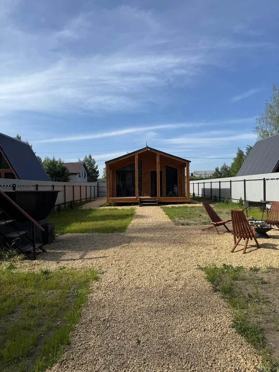 Домик барнхаус в дубовом лесу