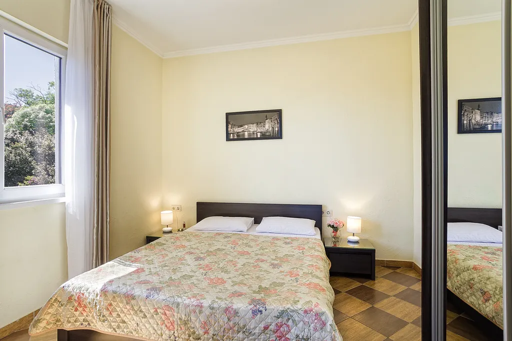 Апартаменты с спальней и видом на море