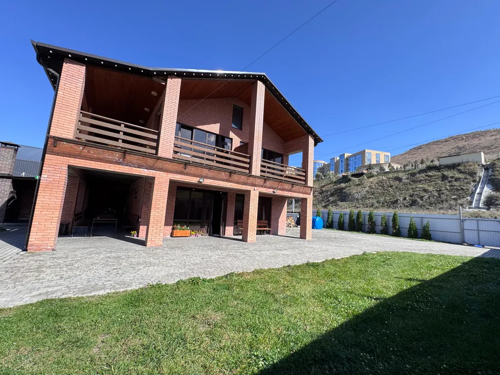 Уютный дом с видом на горы и тёплым бассейм fiagdonrelax