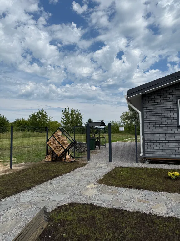 Дом с банным чаном на берегу реки Вожа