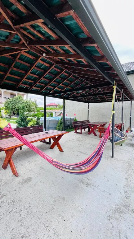 Riverside Cottage R104