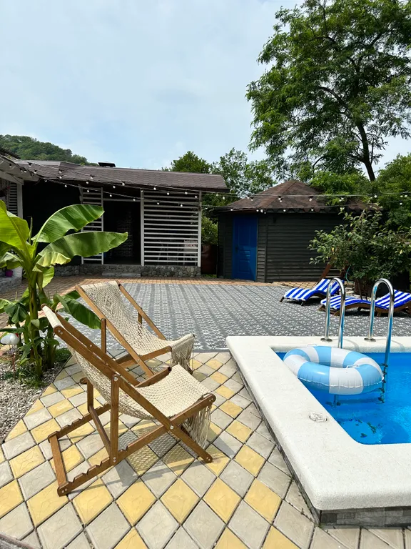 Загородный дом с бассейном и сауной