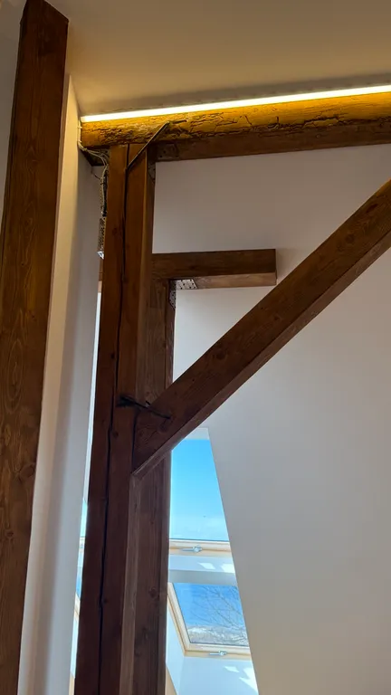 Лофт - мансарда с фронтальным видом на море