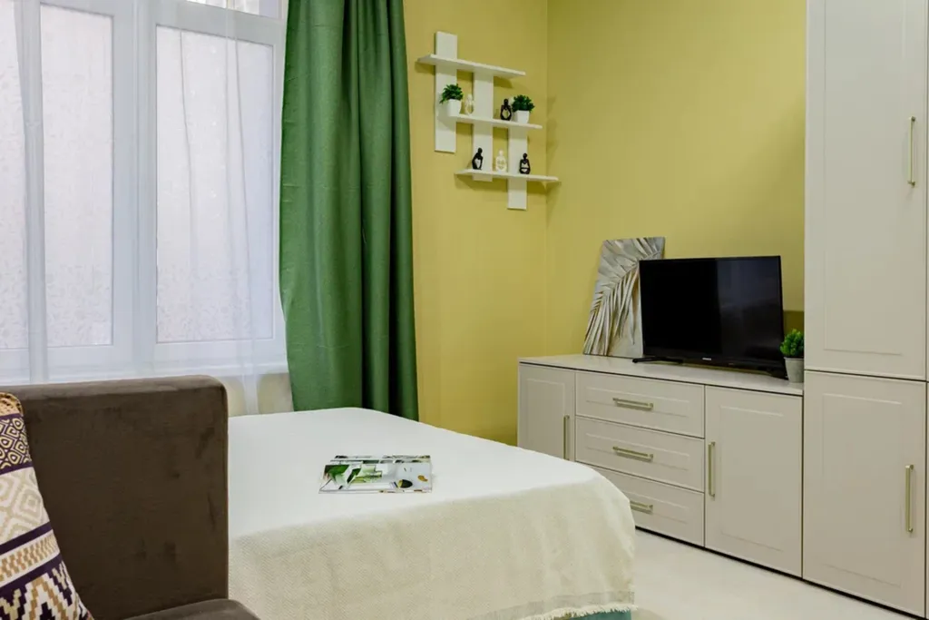 Яркая студия для троих в ЖК Летний