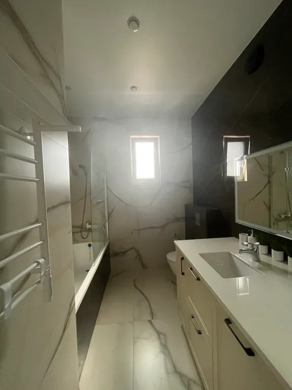 Новый дом с бассейном