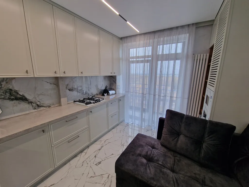 Квартира с ремонтом и видом на озеро Мойнаки