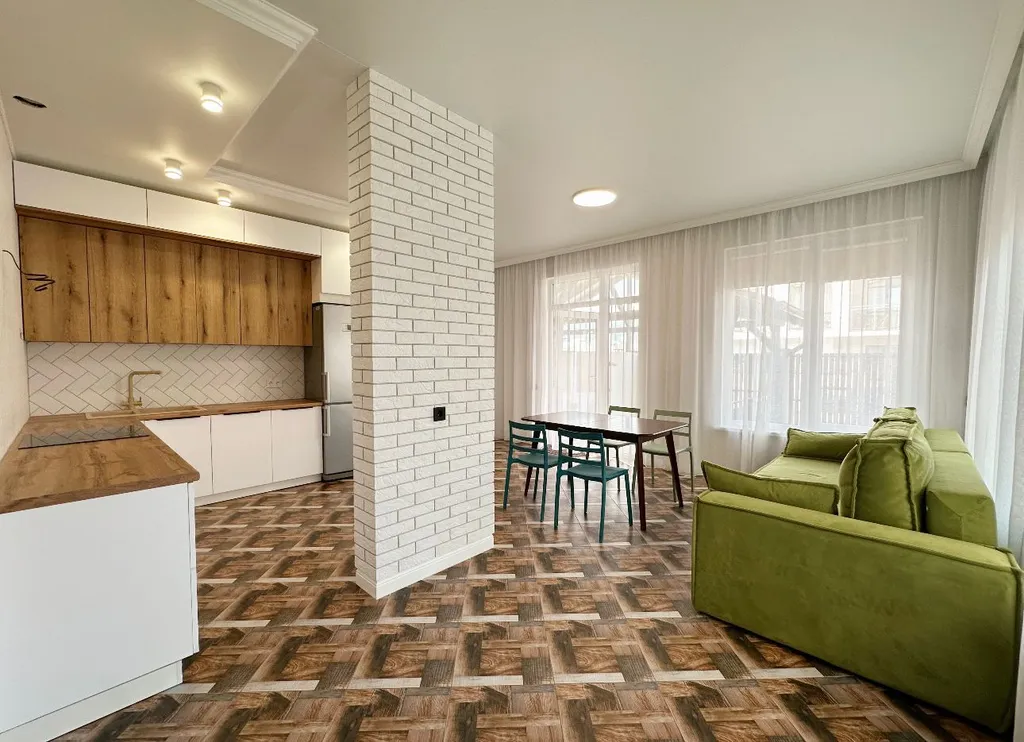 Современный коттедж вблизи дома