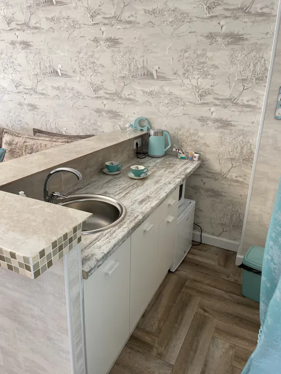 Современный двухэтажный коттедж среди гор