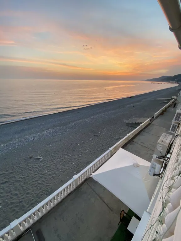 Делюкс трехместный с балконом и видом на море