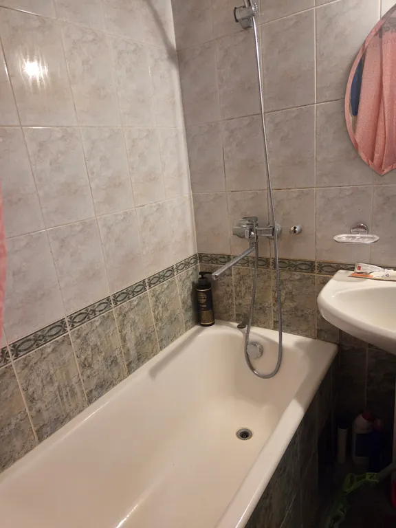 Уютная комната с двуспальной кроватью