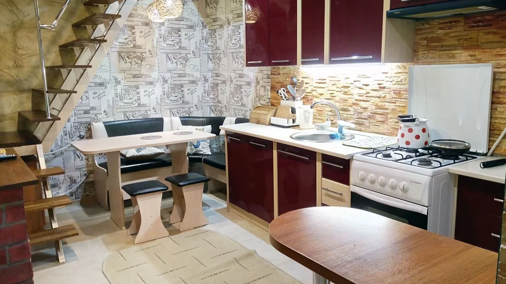 Коттедж Небольшой двухэтажный домик в центре города — Евпатория