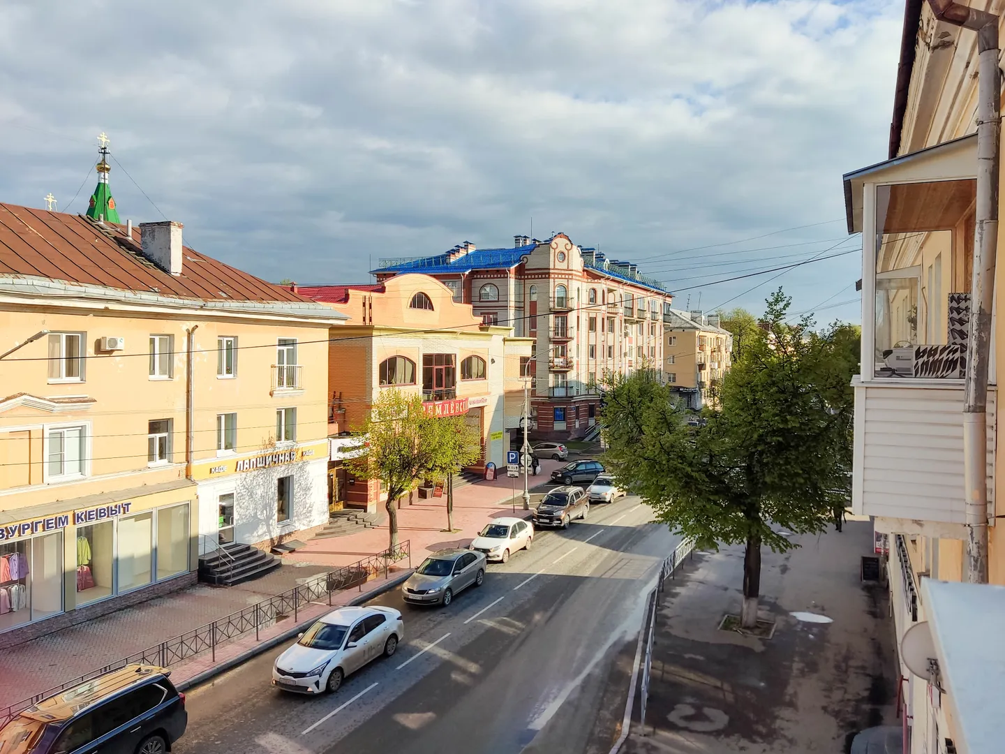 Вид с балкона на центральную часть улица Советская