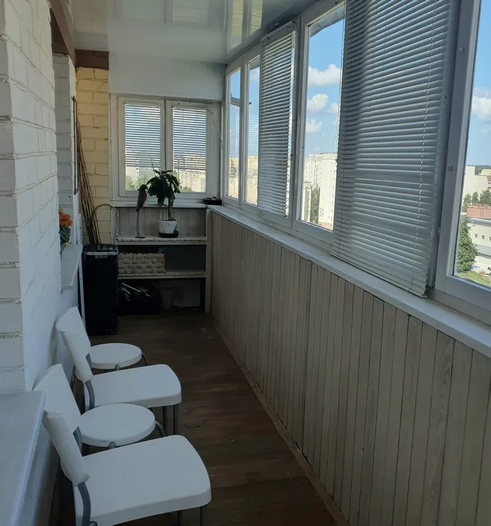 Просторная двухкомнатная квартира в районе с развитой инфраструктурой.