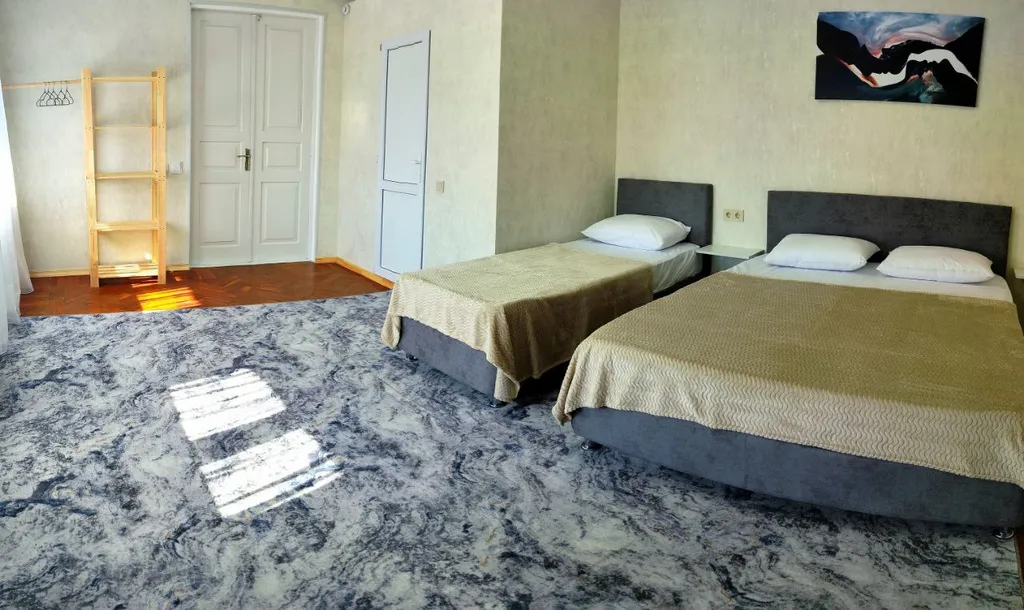 3 местный номер в гостинице Kulikov house с бассейном