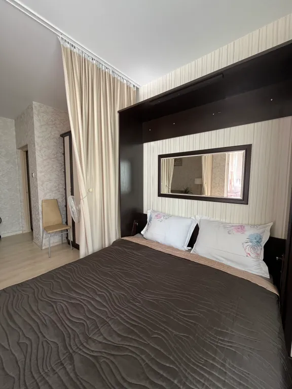 Большая квартира с зонированием и с видом на лес