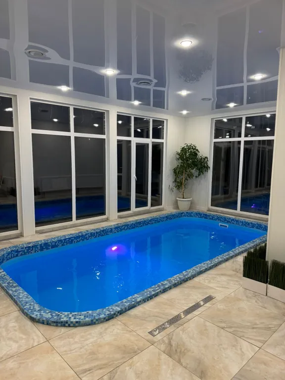 Загородный коттедж White house с бассейном и сауной