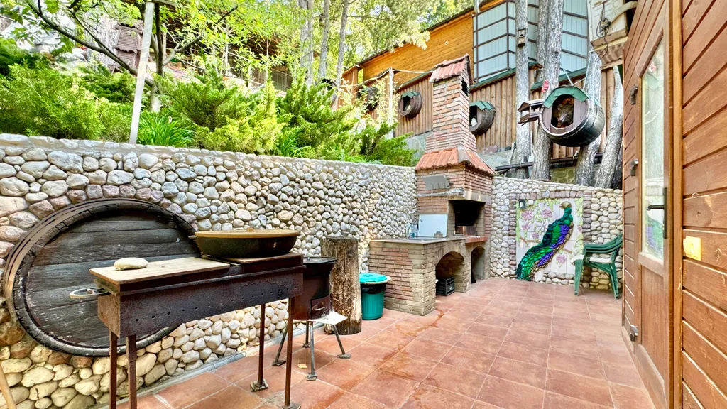 Дом с бассейном в Аутке