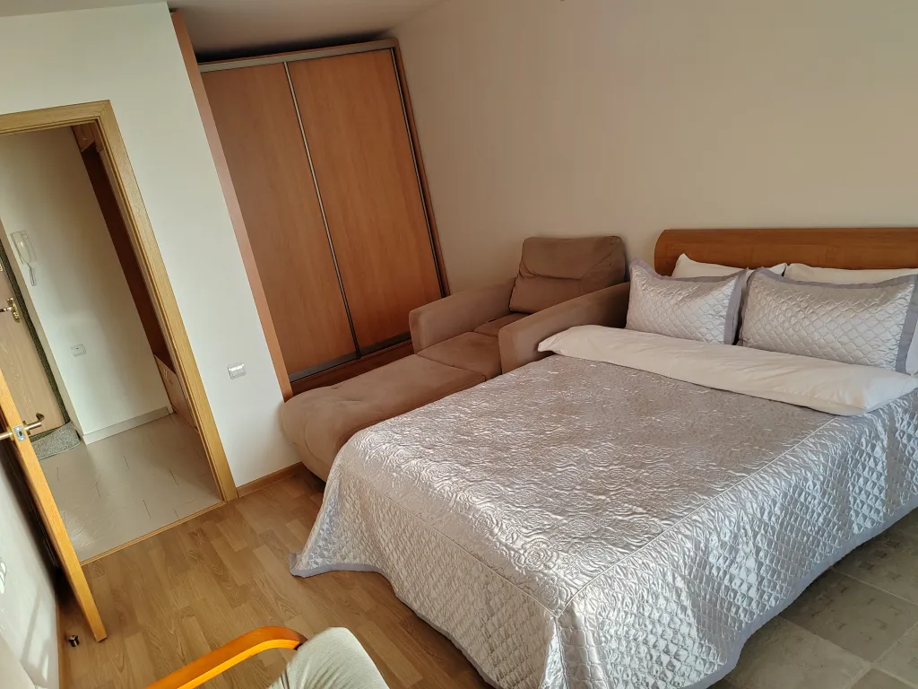 Около музея космонавтики с видом на памятник 600-летию Калуги