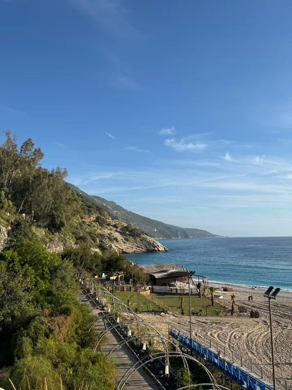 Уютная квартира с видом на бассейн в Оваджике у моря