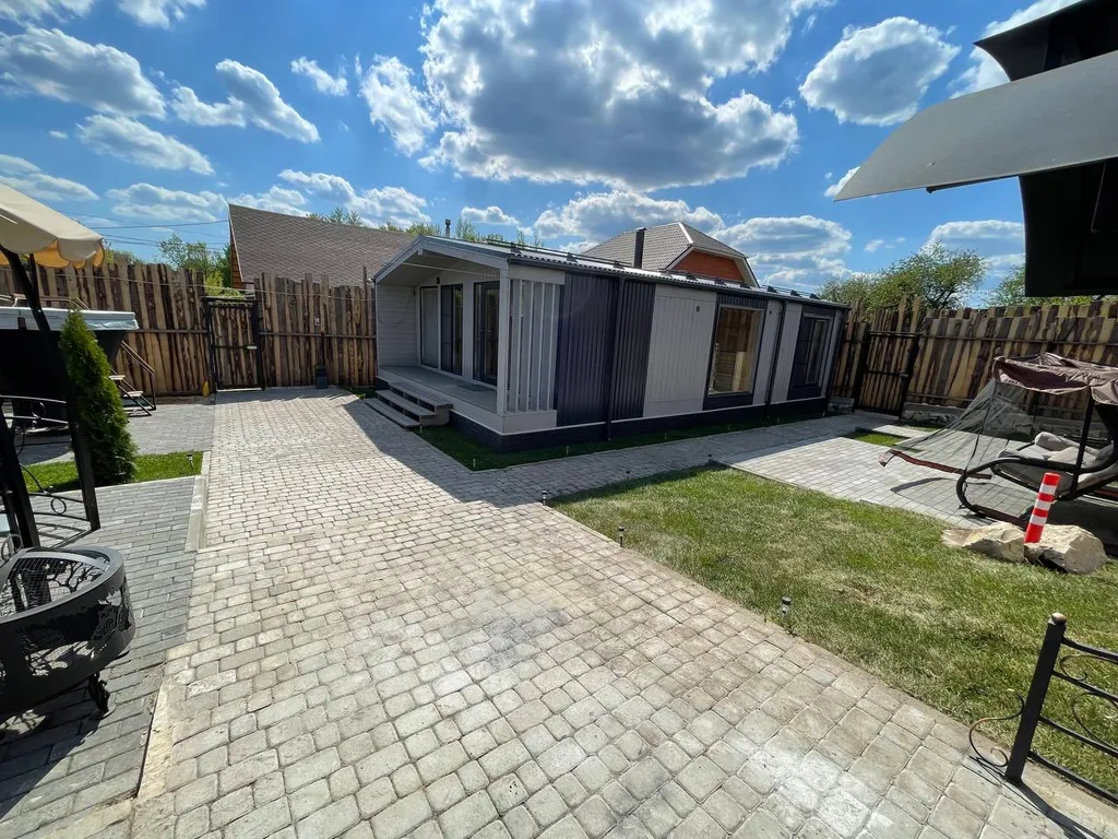 Уютный дизайнерский коттедж с территорией