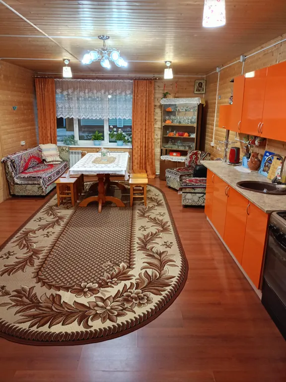 Уютный жилой дом с видом на Волгу