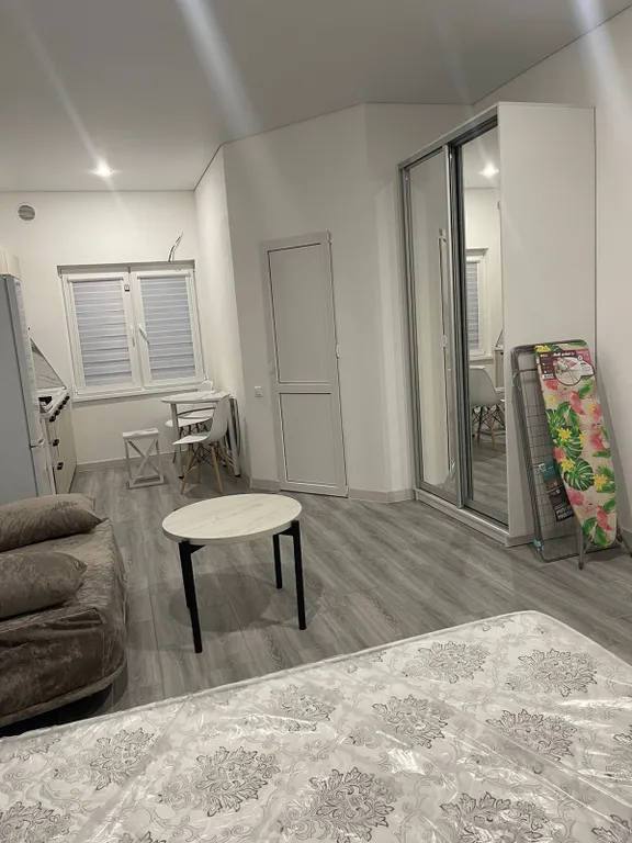 Студия в гостевом доме на 3 этаже с видом на море и горы