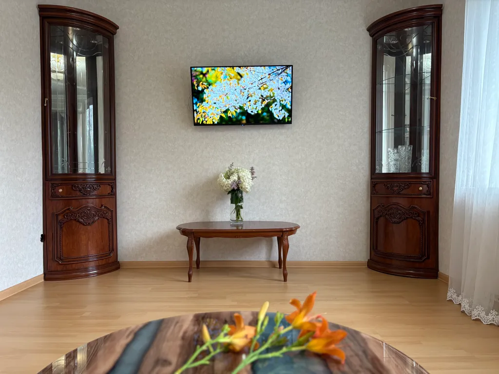 Двухэтажный дом из 5 комнат, с уютным двориком и мангалом