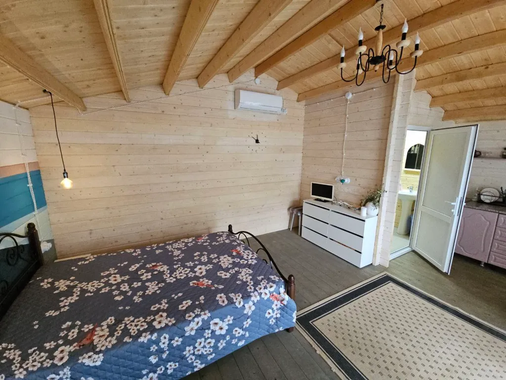 Уютный домик на большом участке с садом