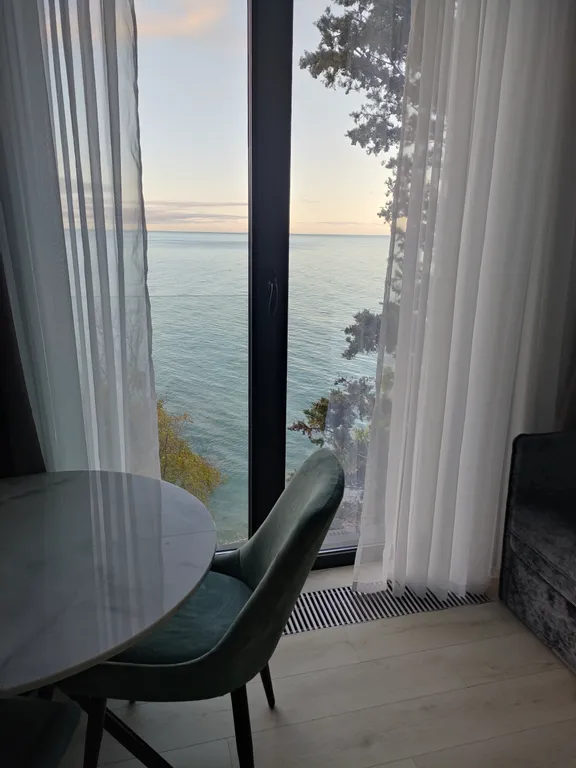 Апартамент с самым красивым прямым видом на море, двухкомнатный